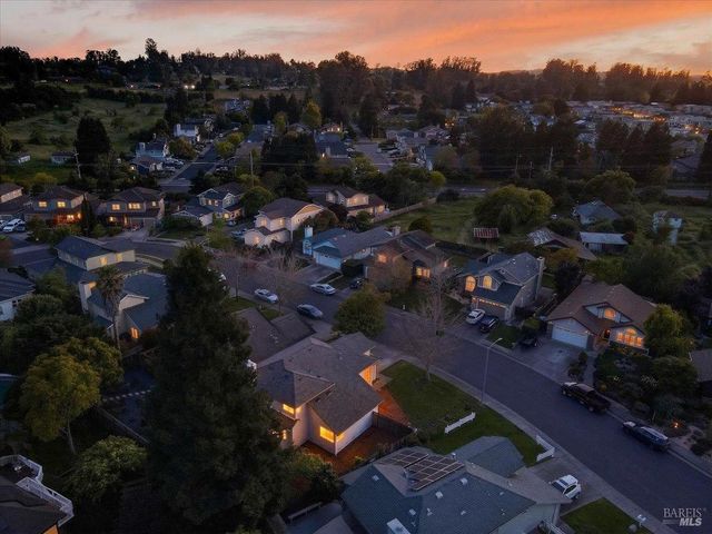 124 Macklin Dr, Cotati, CA 94931