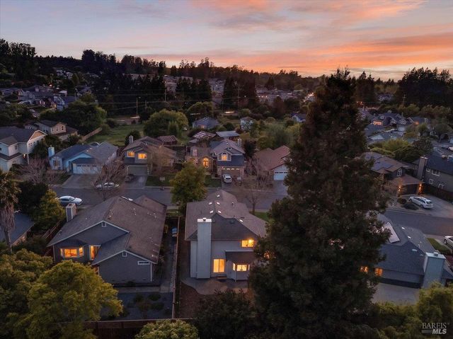 124 Macklin Dr, Cotati, CA 94931