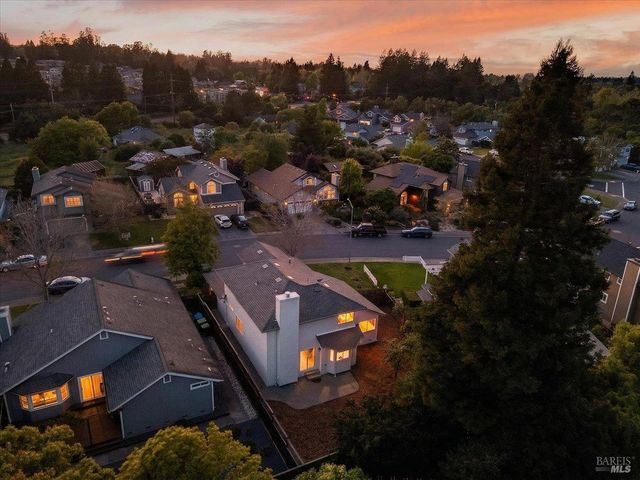 124 Macklin Dr, Cotati, CA 94931