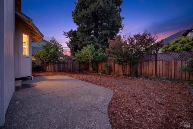 124 Macklin Dr, Cotati, CA 94931