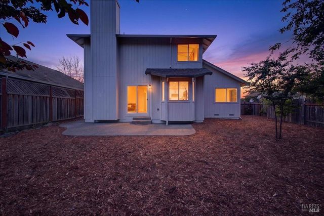 124 Macklin Dr, Cotati, CA 94931