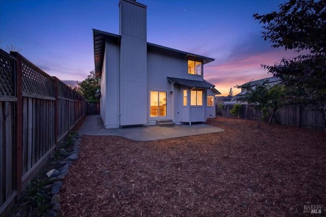 124 Macklin Dr, Cotati, CA 94931