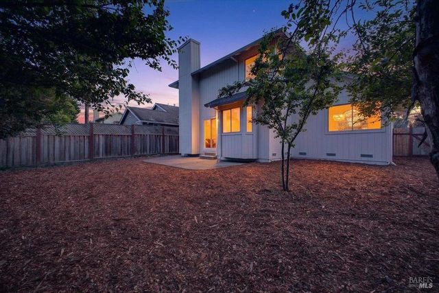 124 Macklin Dr, Cotati, CA 94931