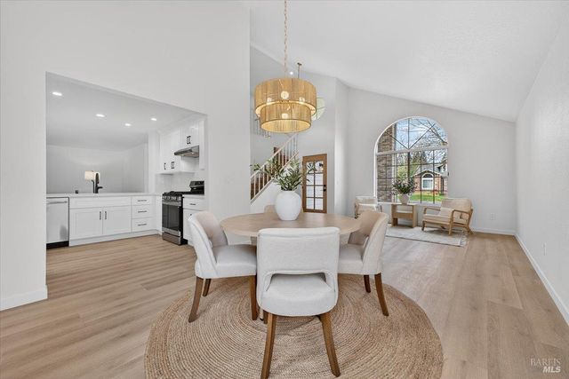 124 Macklin Dr, Cotati, CA 94931