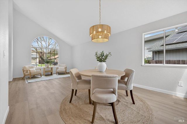 124 Macklin Dr, Cotati, CA 94931