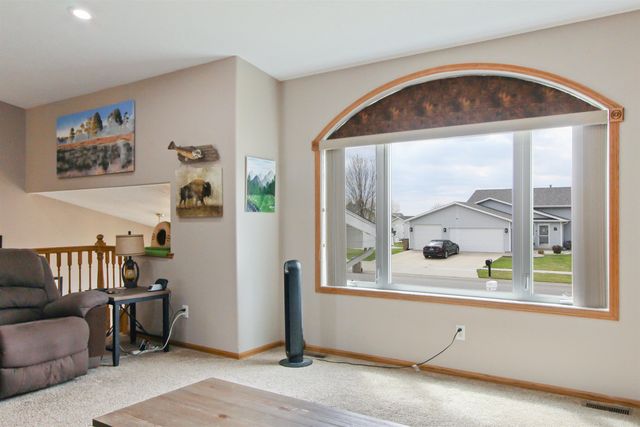 1908 13th St NW, Minot, ND 58703