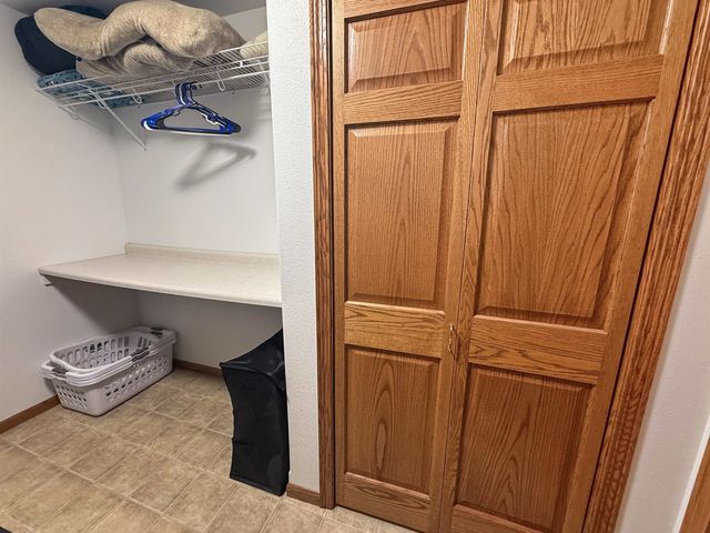 1908 13th St NW, Minot, ND 58703