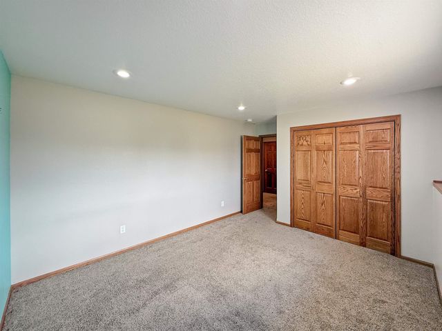 1908 13th St NW, Minot, ND 58703