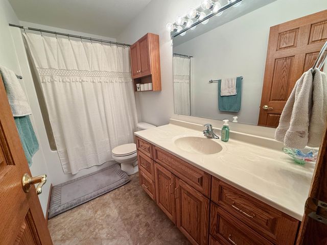1908 13th St NW, Minot, ND 58703