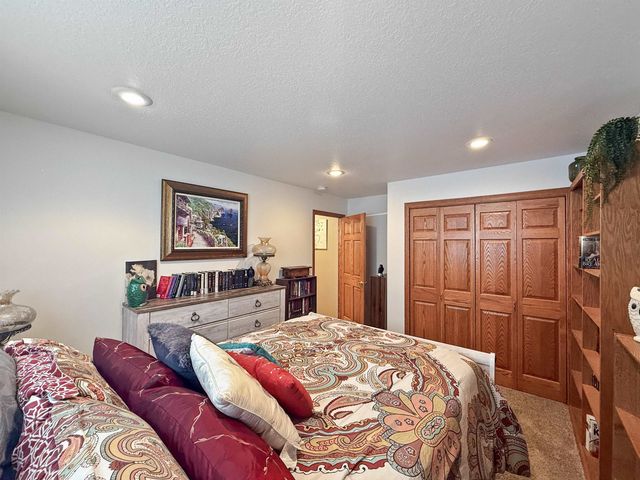 1908 13th St NW, Minot, ND 58703