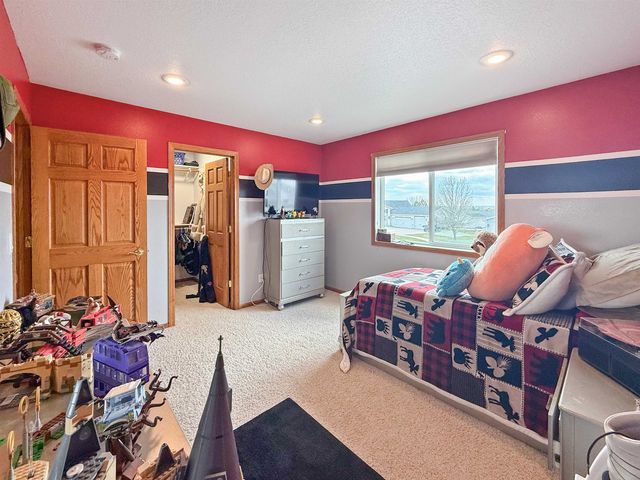 1908 13th St NW, Minot, ND 58703