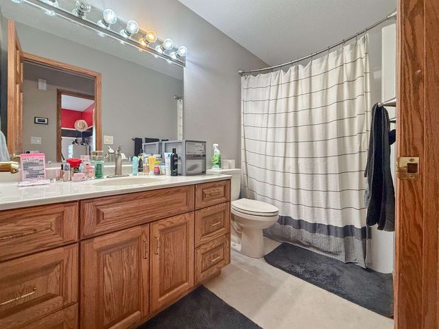 1908 13th St NW, Minot, ND 58703