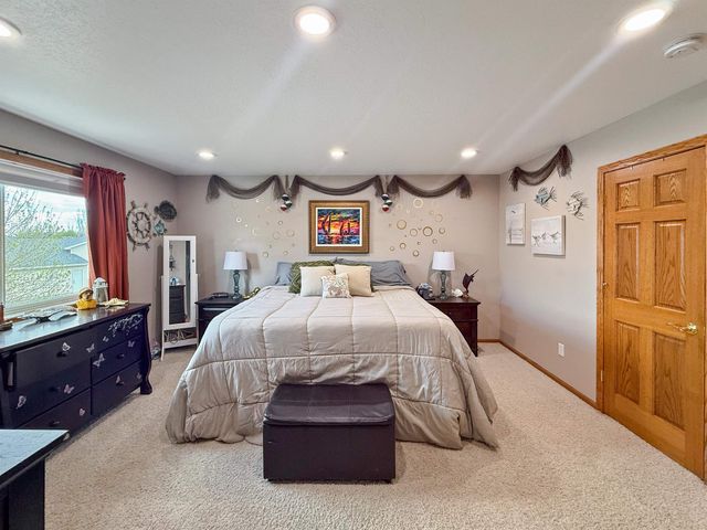 1908 13th St NW, Minot, ND 58703