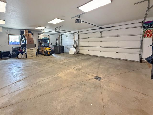 1908 13th St NW, Minot, ND 58703