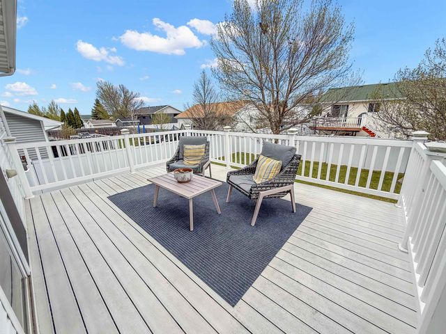1908 13th St NW, Minot, ND 58703