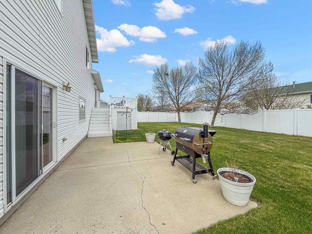 1908 13th St NW, Minot, ND 58703