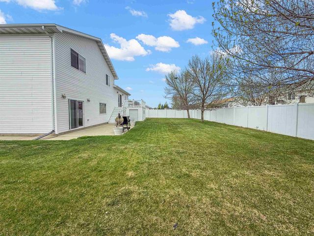 1908 13th St NW, Minot, ND 58703