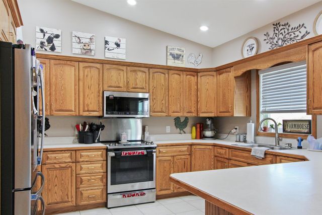 1908 13th St NW, Minot, ND 58703
