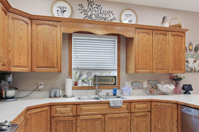 1908 13th St NW, Minot, ND 58703