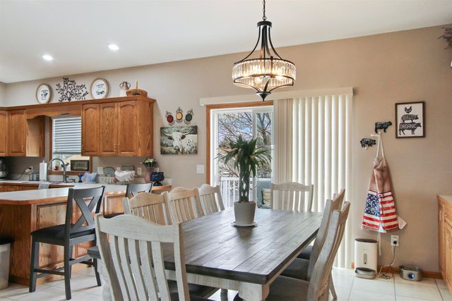1908 13th St NW, Minot, ND 58703