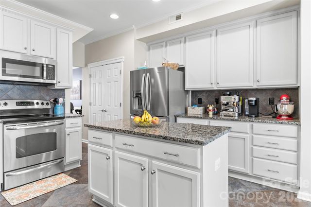 7030 Carrington Pointe Drive, Huntersville, NC 28078