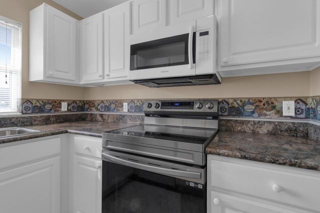 12 DELAWARE AVENUE, St Cloud, FL 34769