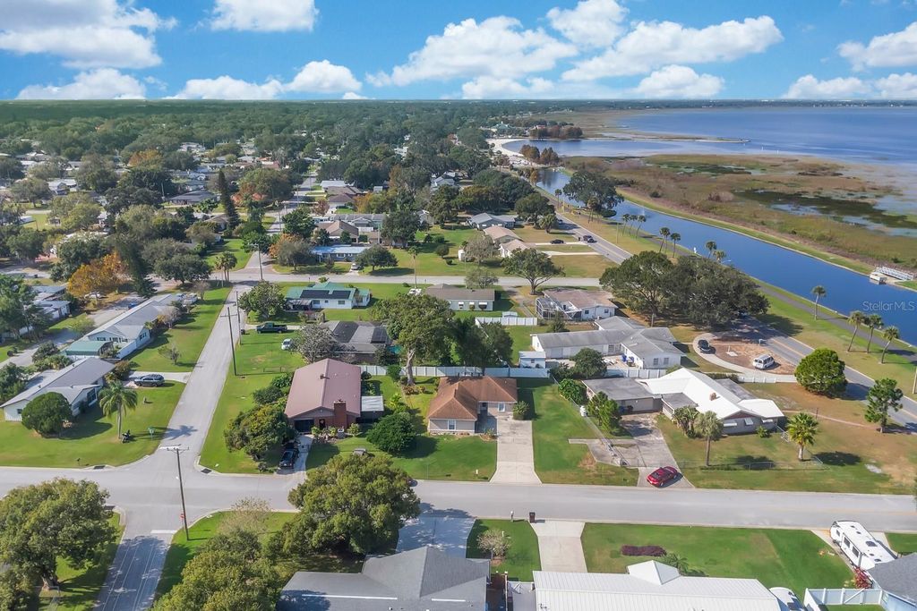 Image 4 of property listing at 12 DELAWARE AVENUE, St Cloud, FL 34769