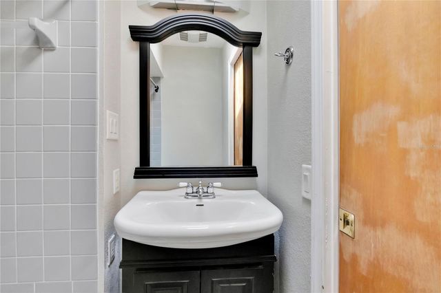 1420 E 8TH AVENUE, Mount Dora, FL 32757