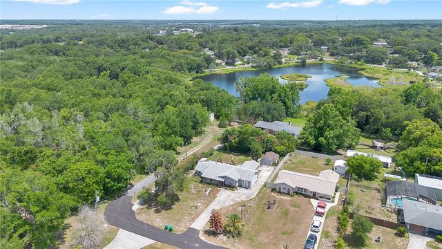 1420 E 8TH AVENUE, Mount Dora, FL 32757