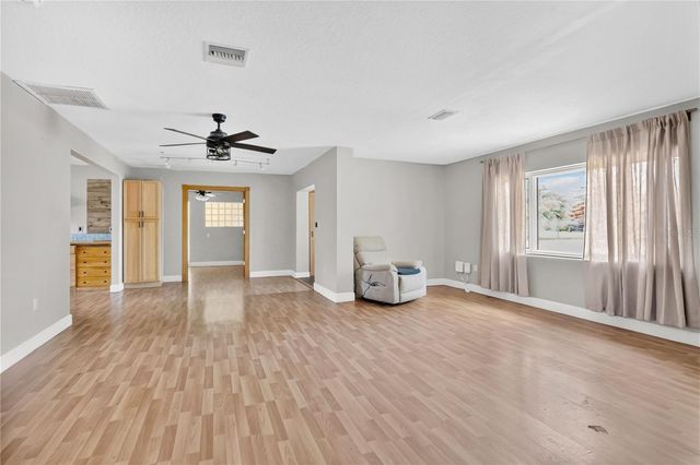 1420 E 8TH AVENUE, Mount Dora, FL 32757
