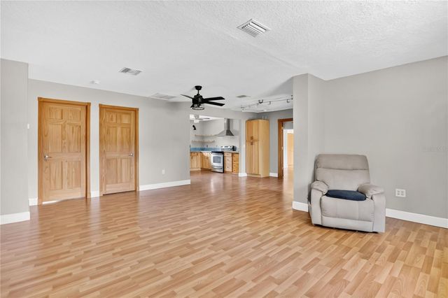 1420 E 8TH AVENUE, Mount Dora, FL 32757