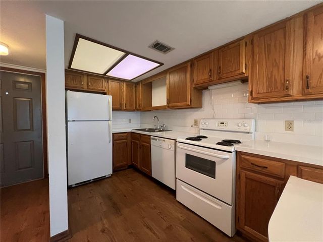 7200 SW 8TH AVENUE D24, Gainesville, FL 32607