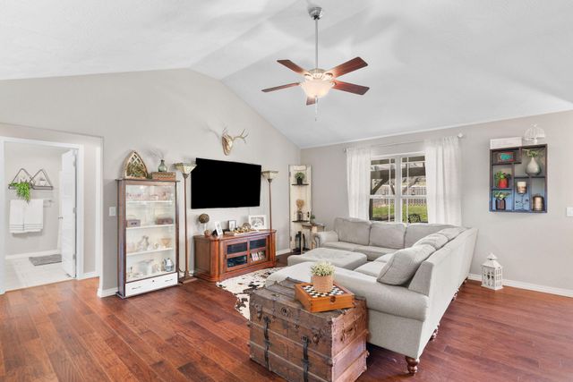 955 E Lakota Street, Nixa, MO 65714