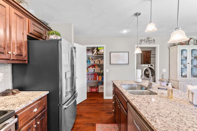 955 E Lakota Street, Nixa, MO 65714