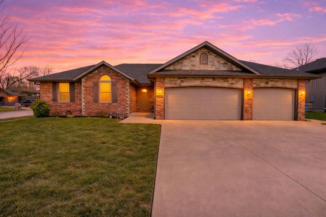 955 E Lakota Street, Nixa, MO 65714