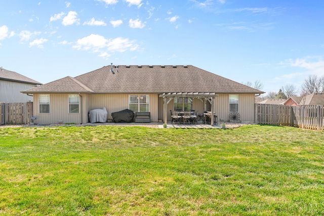 955 E Lakota Street, Nixa, MO 65714