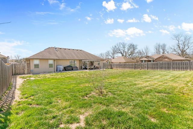 955 E Lakota Street, Nixa, MO 65714