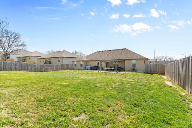 955 E Lakota Street, Nixa, MO 65714