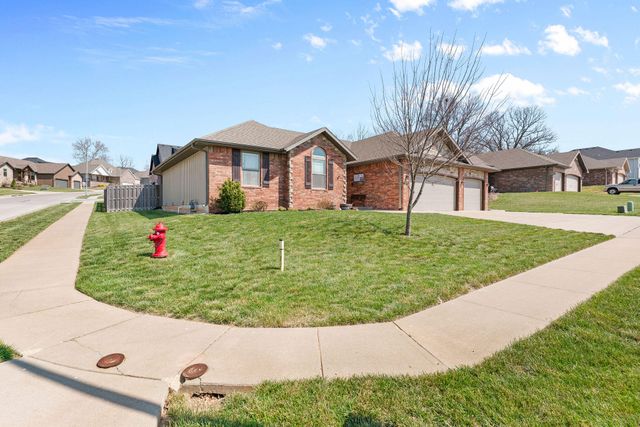 955 E Lakota Street, Nixa, MO 65714