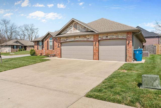 955 E Lakota Street, Nixa, MO 65714