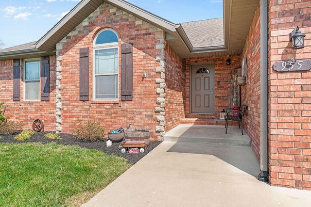 955 E Lakota Street, Nixa, MO 65714