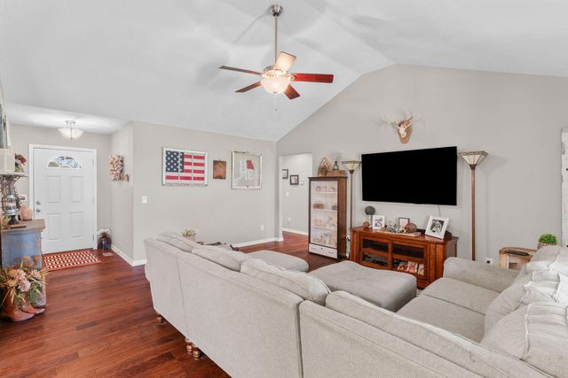 955 E Lakota Street, Nixa, MO 65714