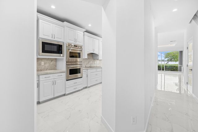88 N Lakeshore Drive, Hypoluxo, FL 33462