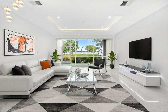 88 N Lakeshore Drive, Hypoluxo, FL 33462