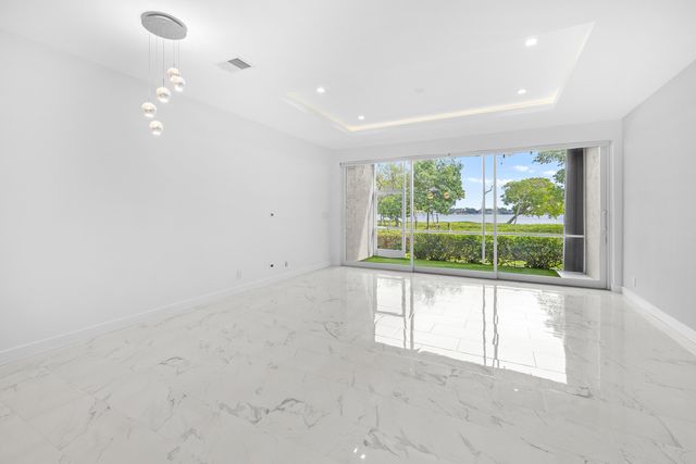 88 N Lakeshore Drive, Hypoluxo, FL 33462