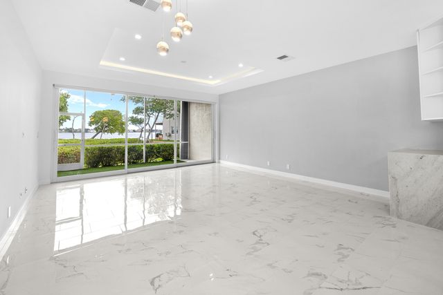 88 N Lakeshore Drive, Hypoluxo, FL 33462