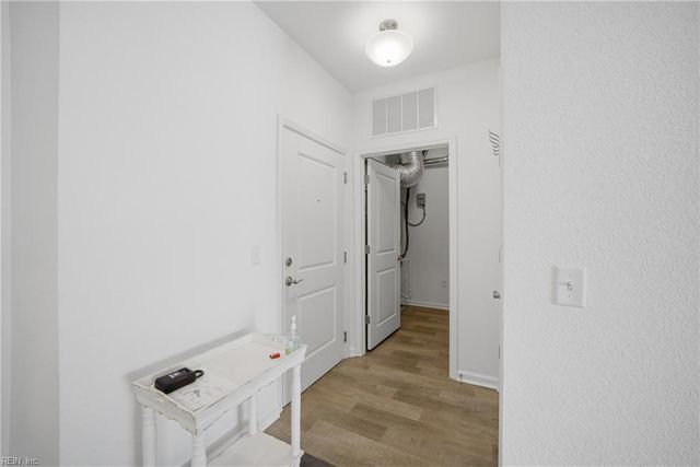 1733 Dromolin Drive 304, Virginia Beach, VA 23456
