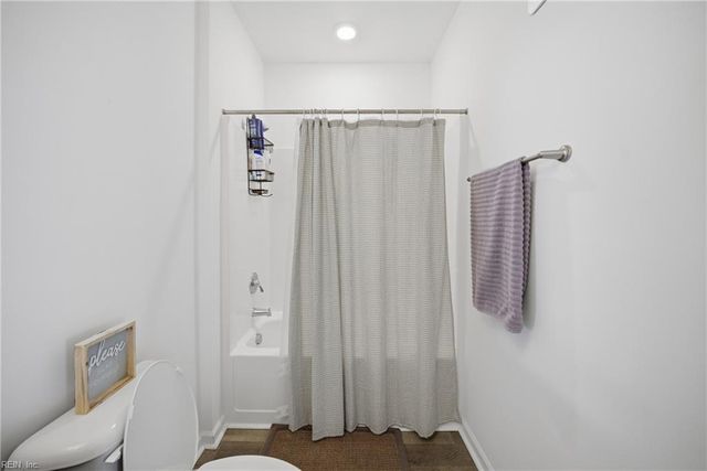 1733 Dromolin Drive 304, Virginia Beach, VA 23456