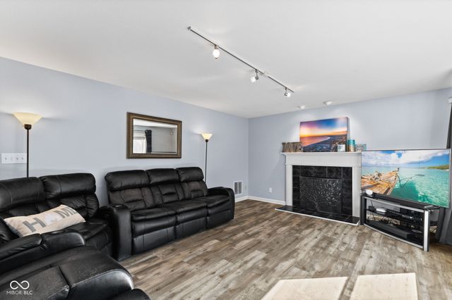 628 Prince Drive, Greenwood, IN 46142