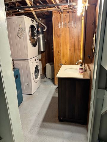 103 Tucker St, Fall River, MA 02724